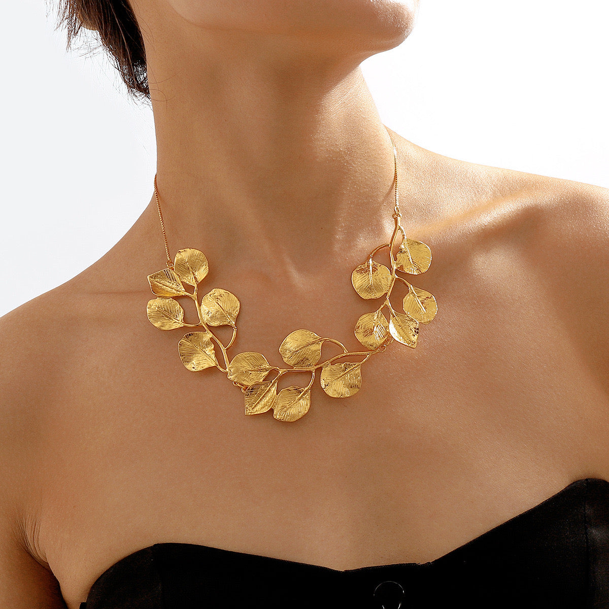 Flower petals necklace
