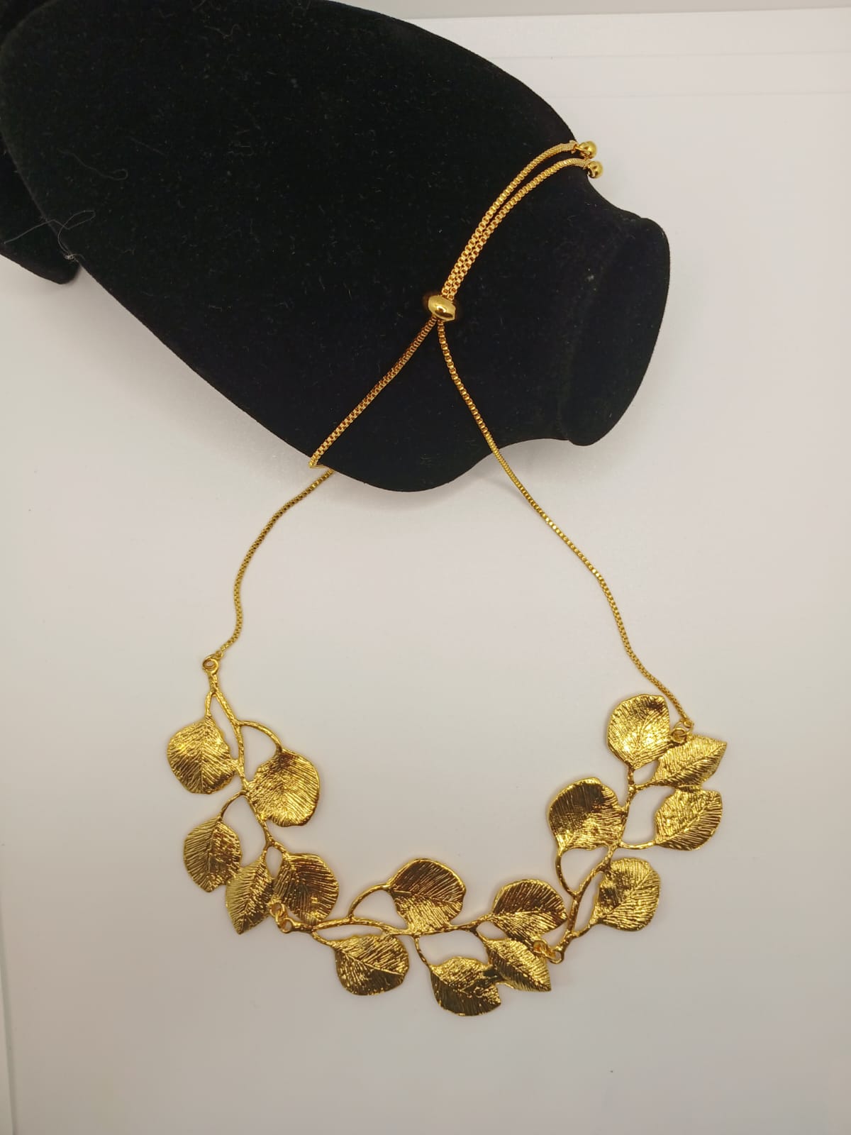 Flower petals necklace